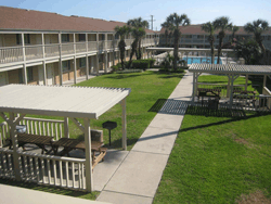 images/g_courtyard1-250.gif